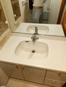 便利な両開きの鏡扉のTOTOオクターブにお取替え 目黒区F様邸 便利な両開きの鏡扉のTOTOオクターブにお取替え 目黒区F様邸